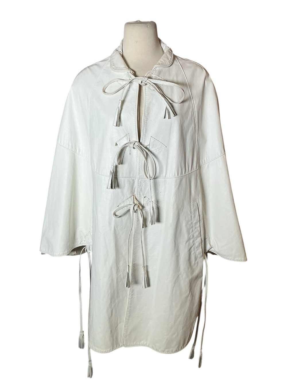 Vintage 1980s Collection D'Artisan Leather White Cape Jacket